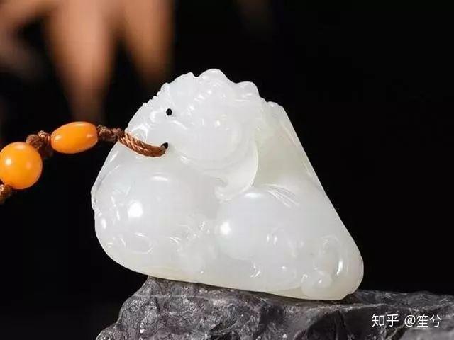年轻人戴和田白玉好？还是碧玉好？看完秒懂！ - 知乎