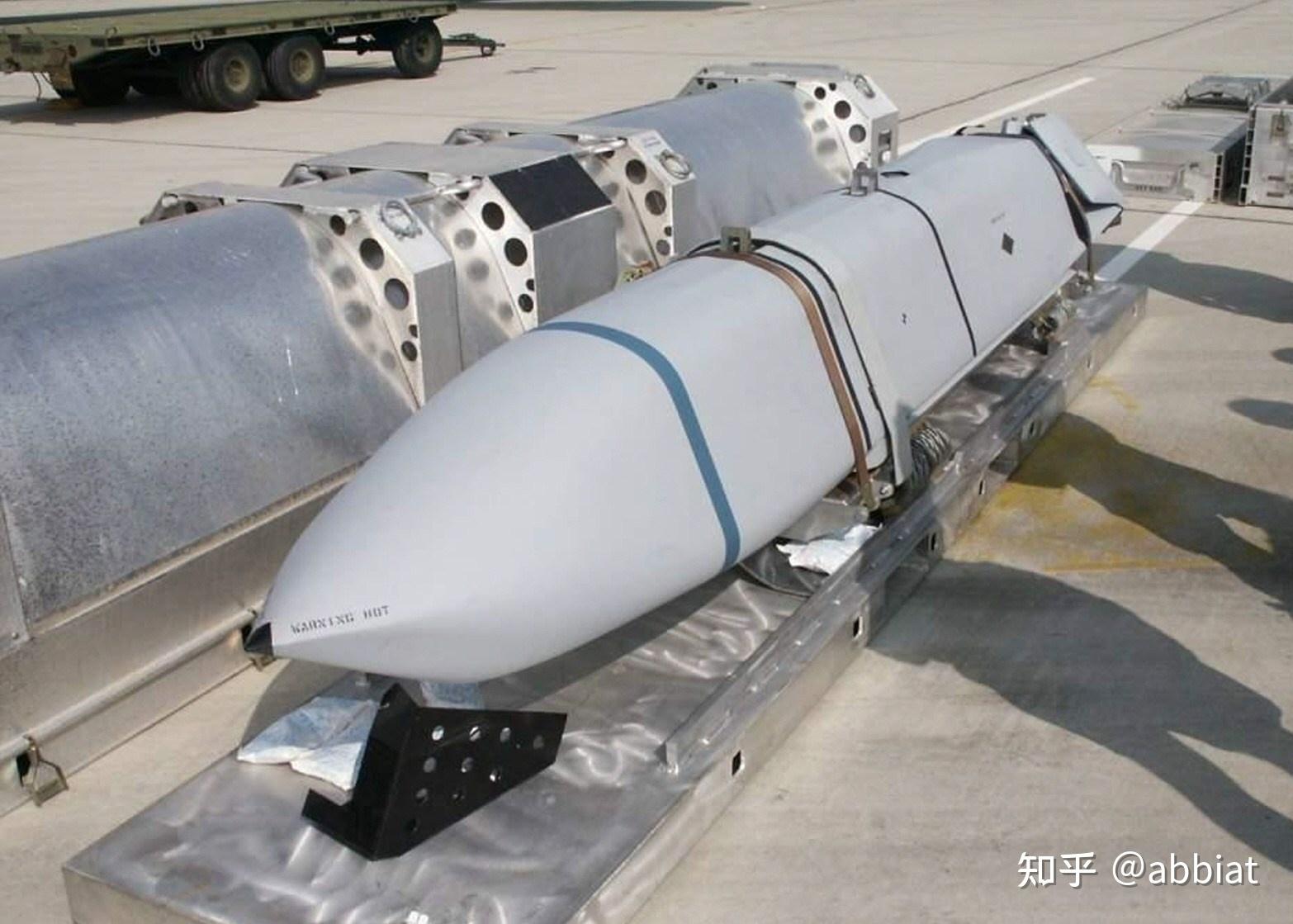 美军为 b-52h 轰炸机挂载 agm-158 联合空面导弹,该导弹的威力如何?
