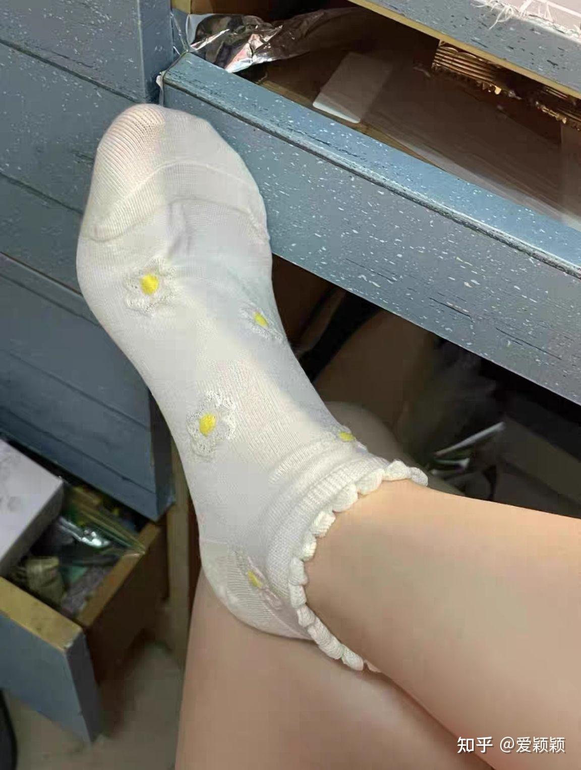你们女生穿过的袜子还洗吗?