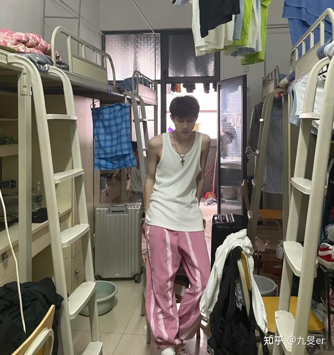 男生脸部毛孔粗大怎么改善