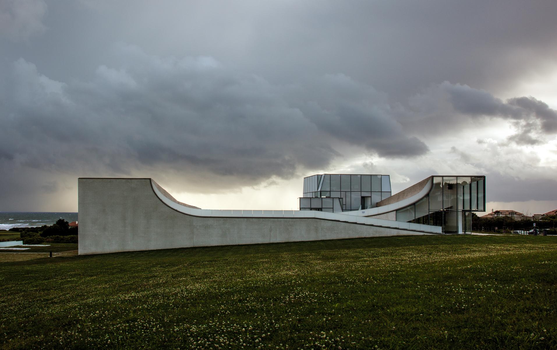 如何评价美国建筑师斯蒂文·霍尔(steven holl)和他的建筑设计?