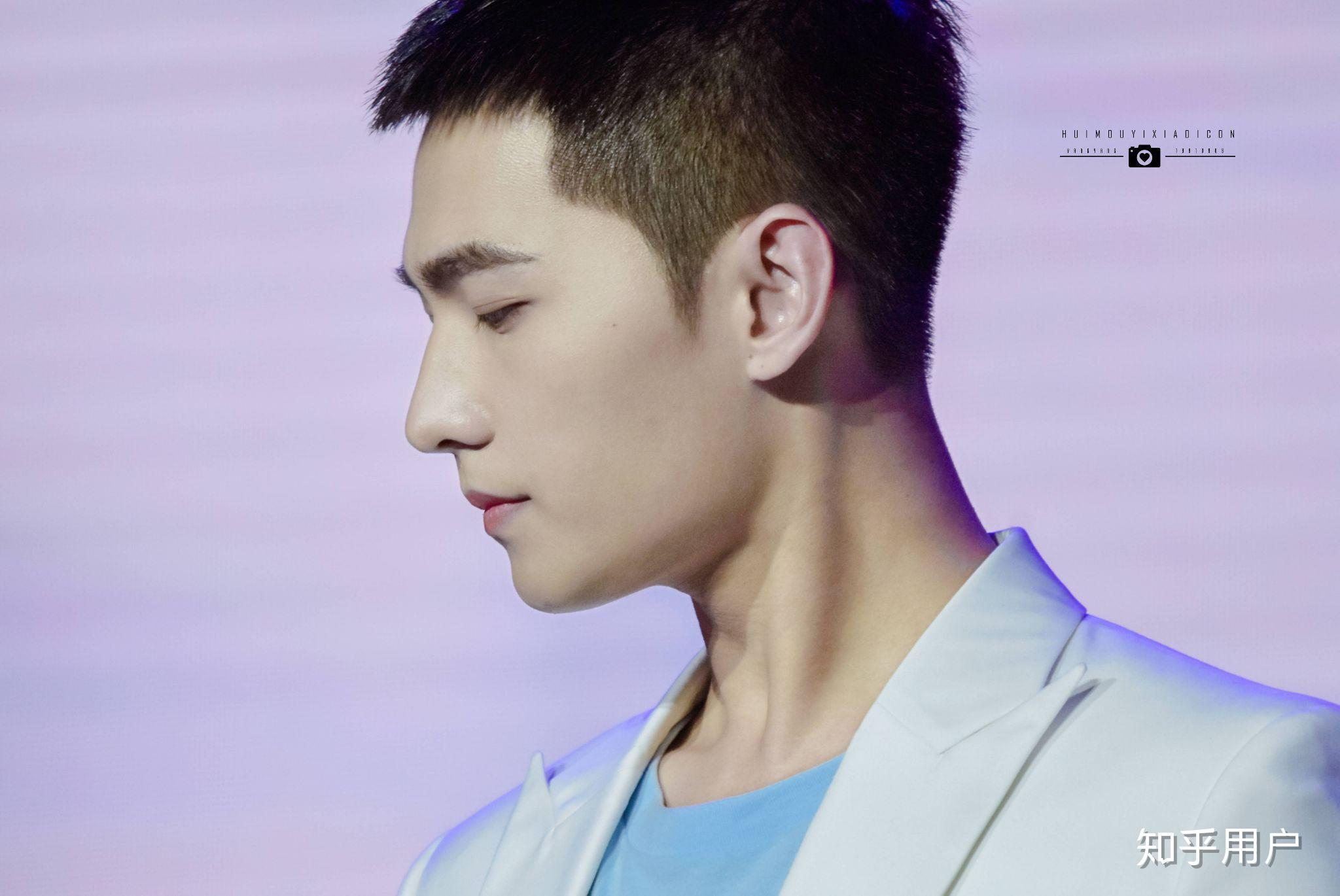 觉得杨洋剪的短发怎么样