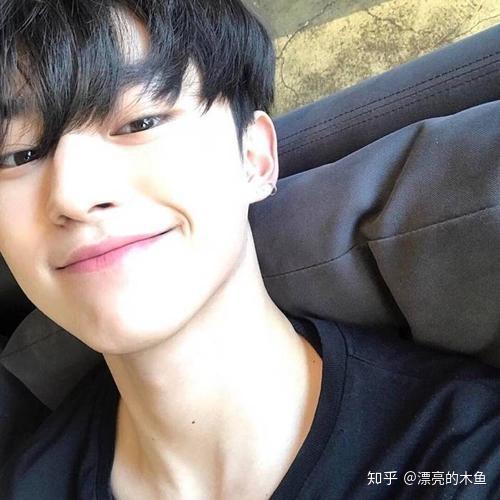 男生有网红脸吗有的话男生的网红脸的标准是什么呢