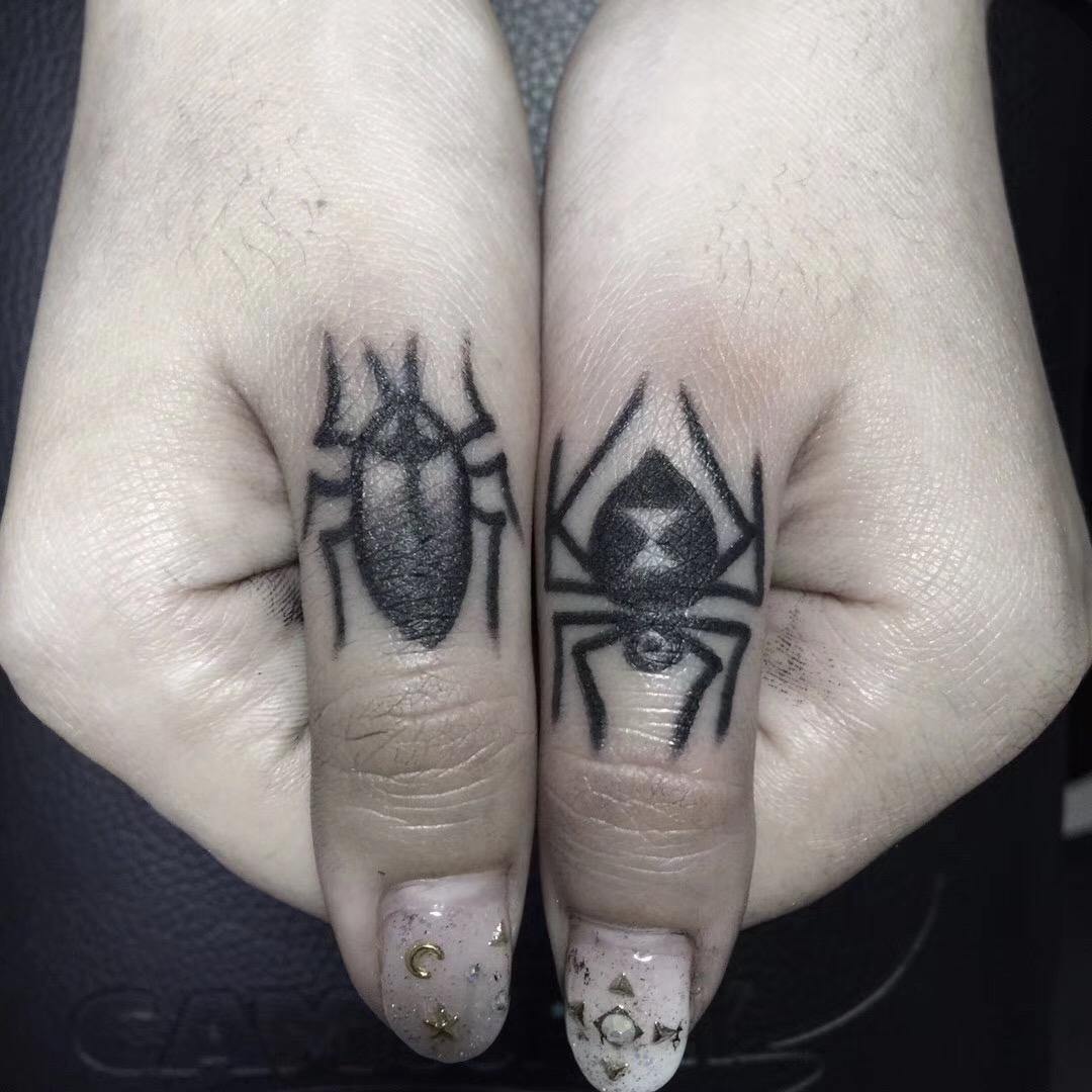 求推荐一些适合女生,好看的手指纹身图案? - 知乎