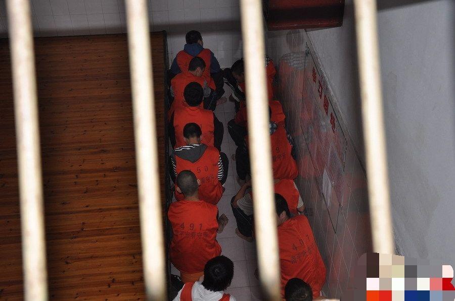 看守所里的生活是怎样的