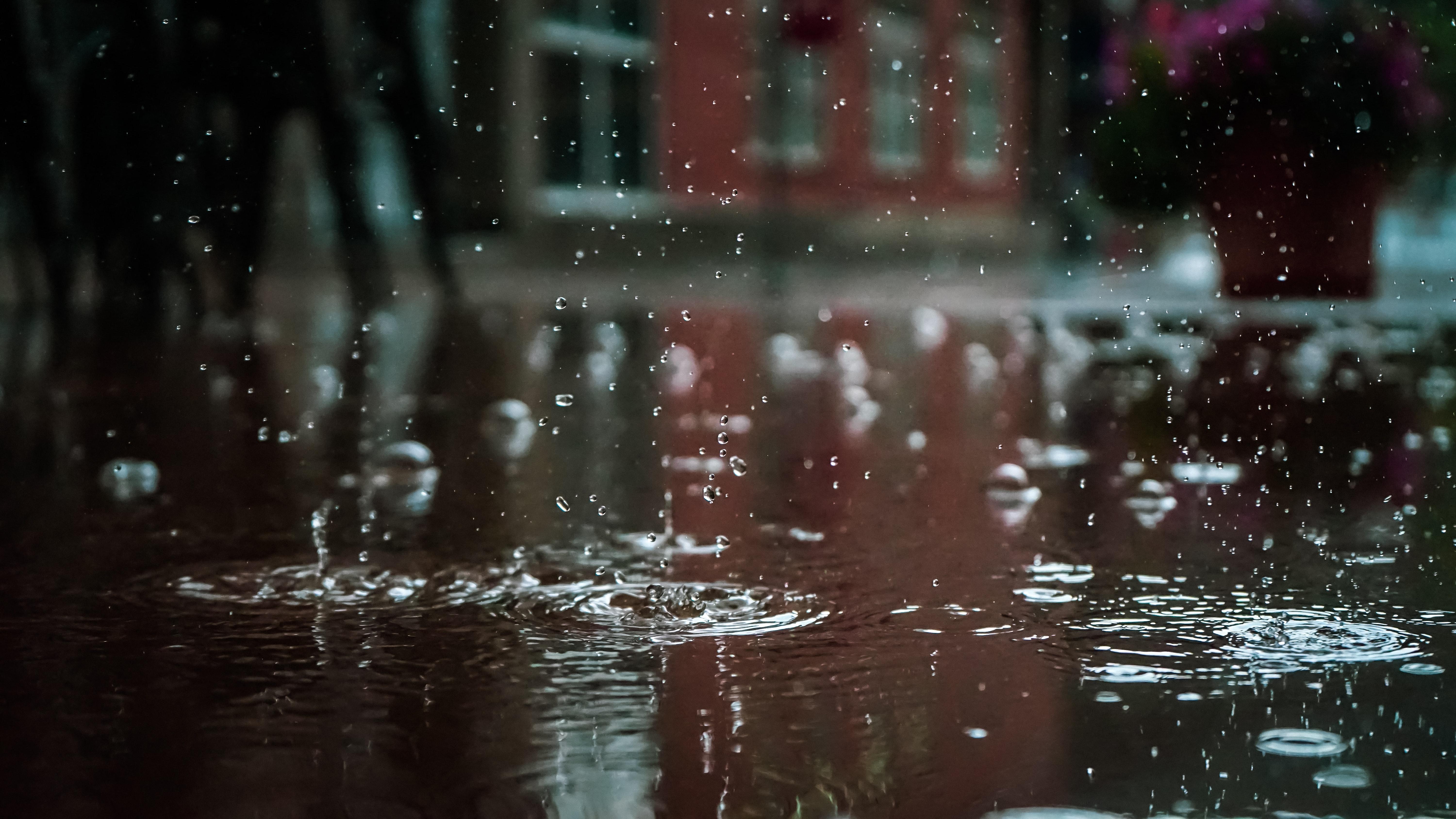 下雨天却温馨的图片图片