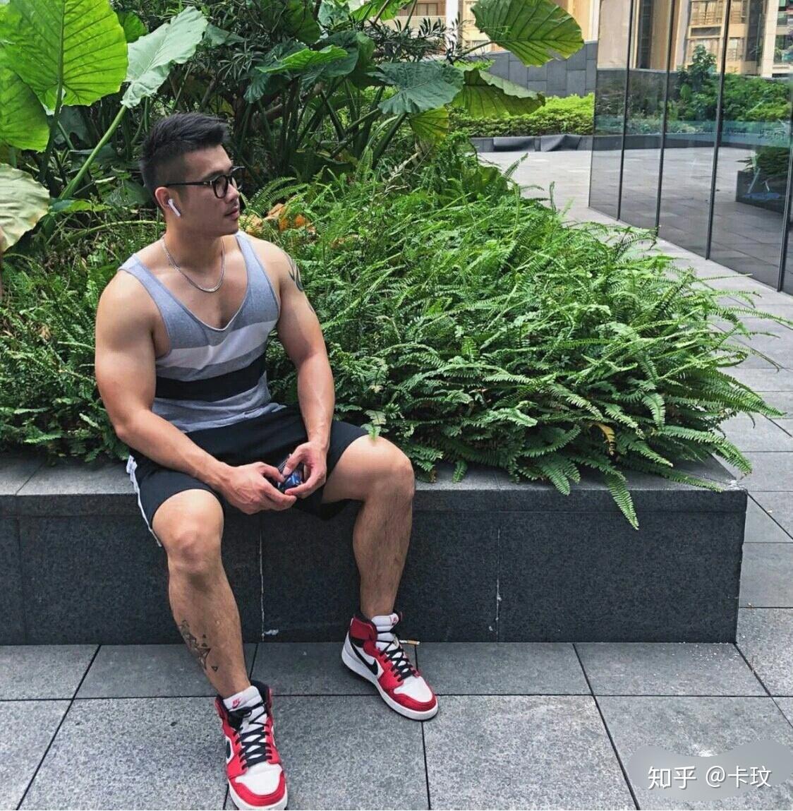 腿粗屁股大的男人可以穿什么样的裤子