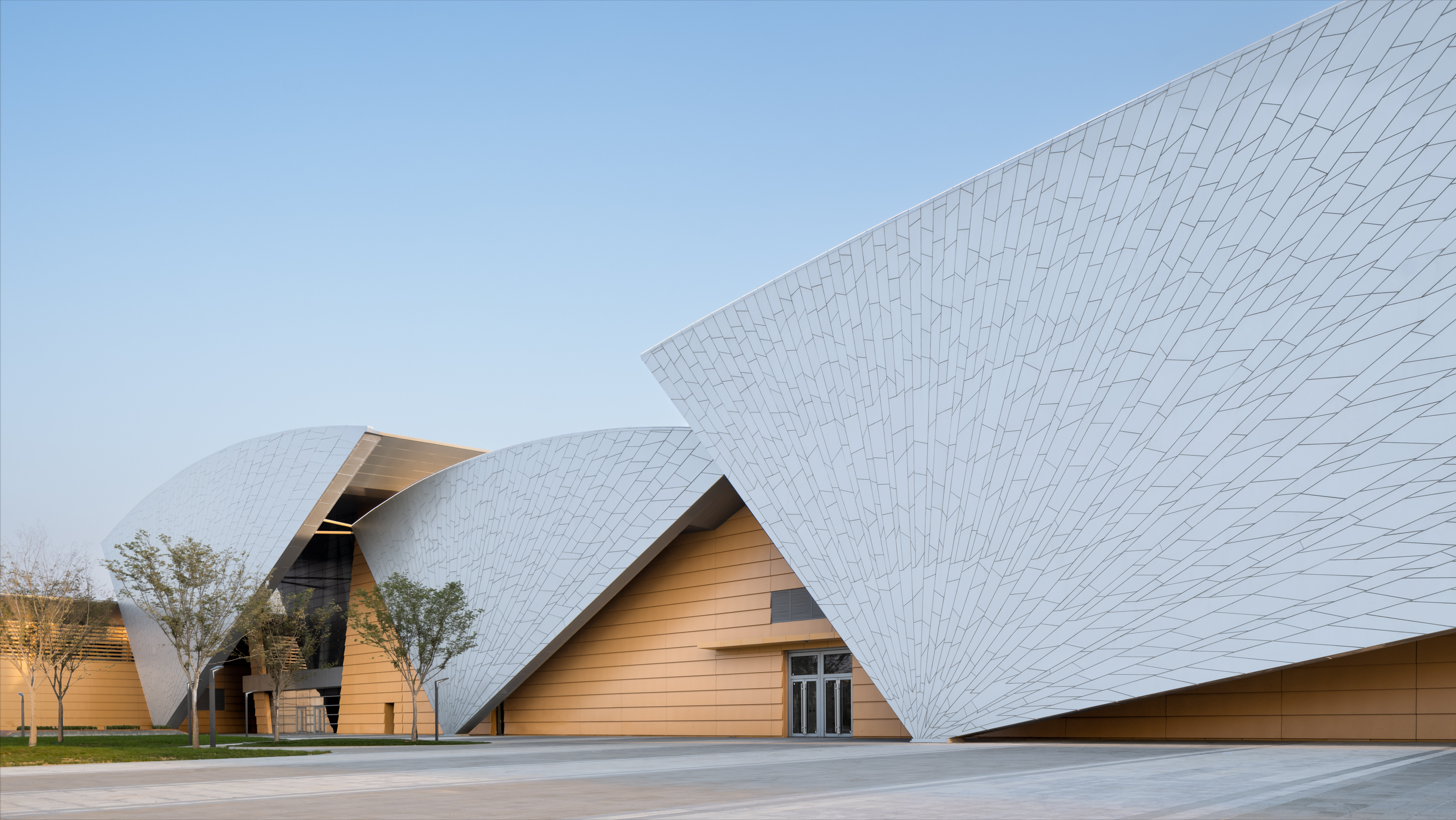 金属幕墙板的优点有哪些?