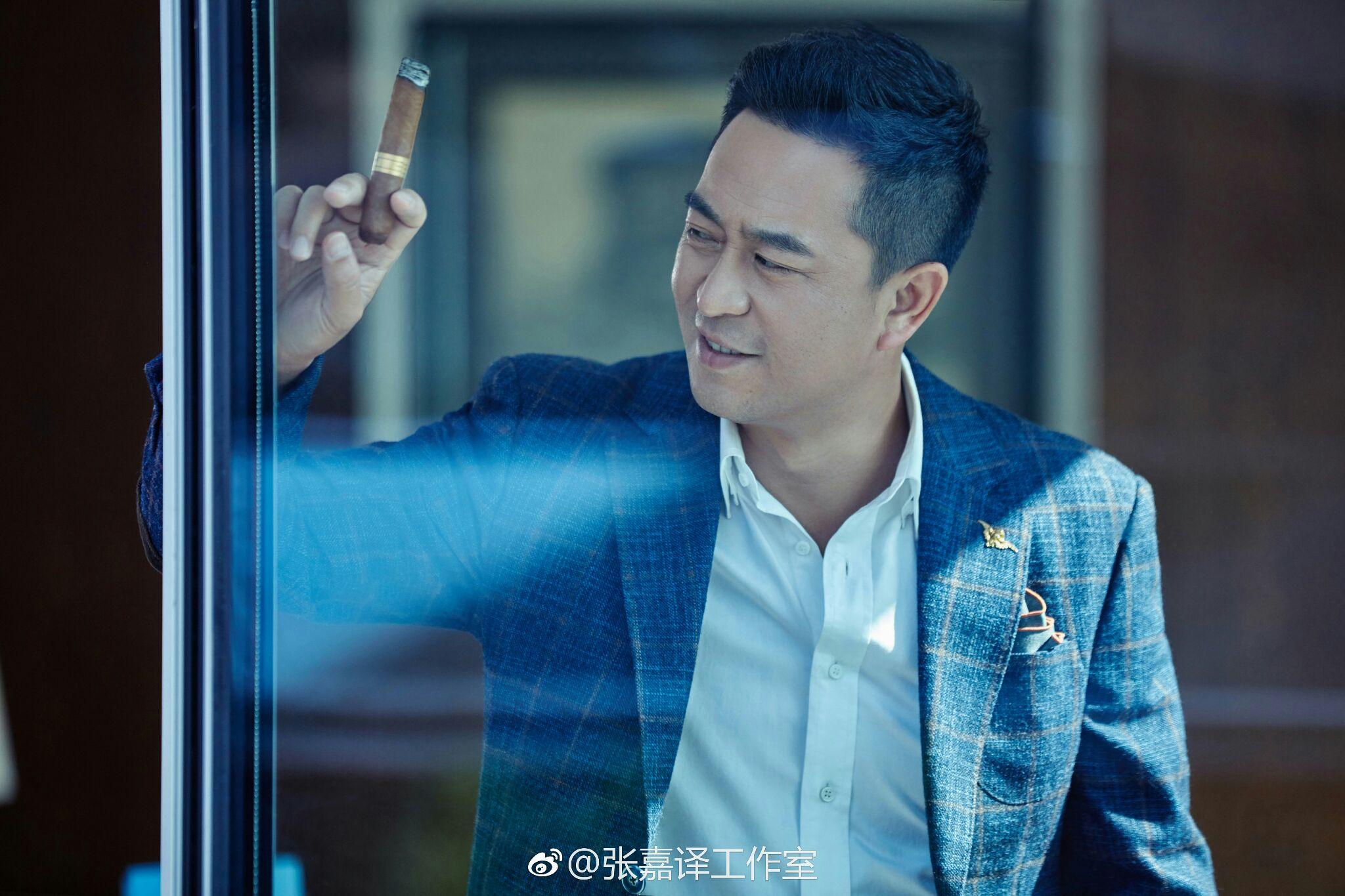 如何看待张嘉译四部电视剧几乎同档上映