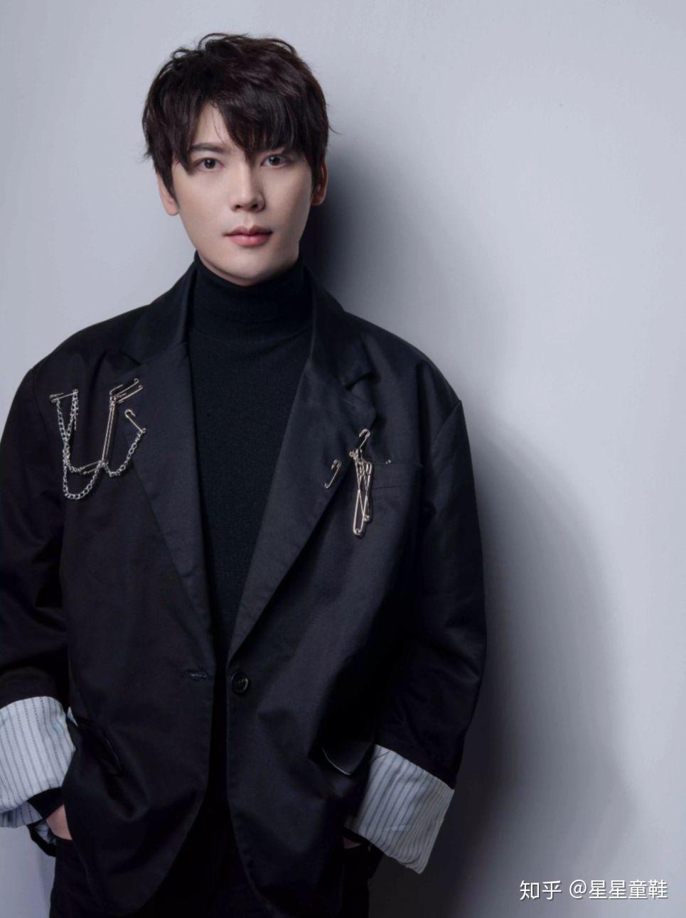 简弘亦为什么不火简弘亦为什么总翻唱别人的歌