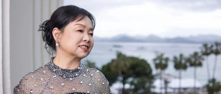 60岁的自驾游博主苏敏阿姨，全网粉丝超500万，走上了戛纳红毯，近半年收入已超百万！ - 知乎