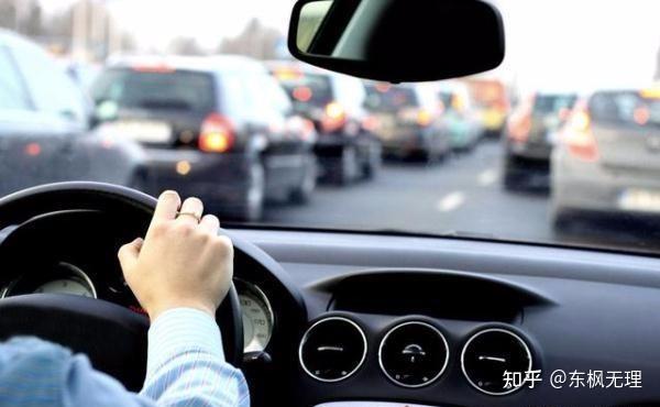 新手驾驶汽车上路需注意什么