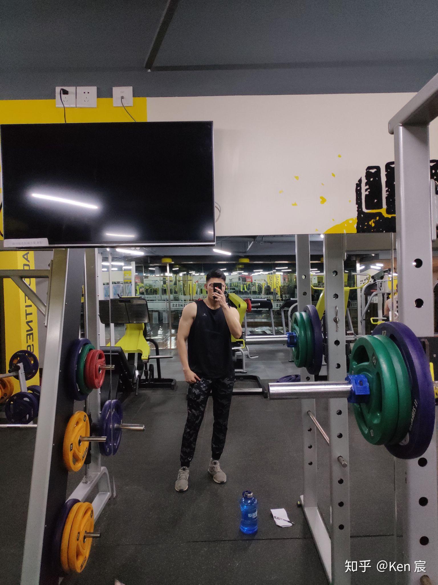 在健身房如何引起男生注意? - 知乎