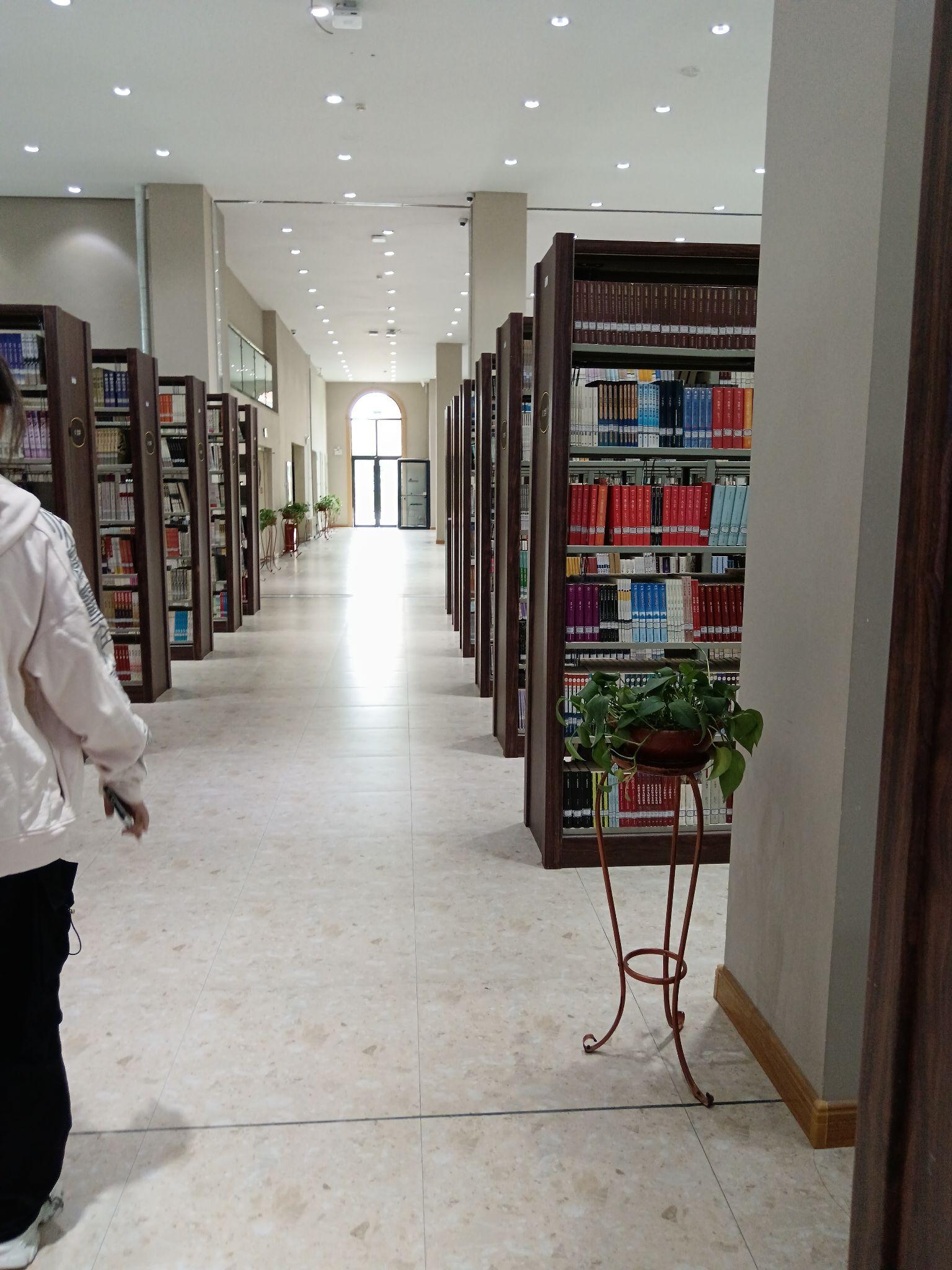 兰州信息科技学院的图书馆环境怎么样?