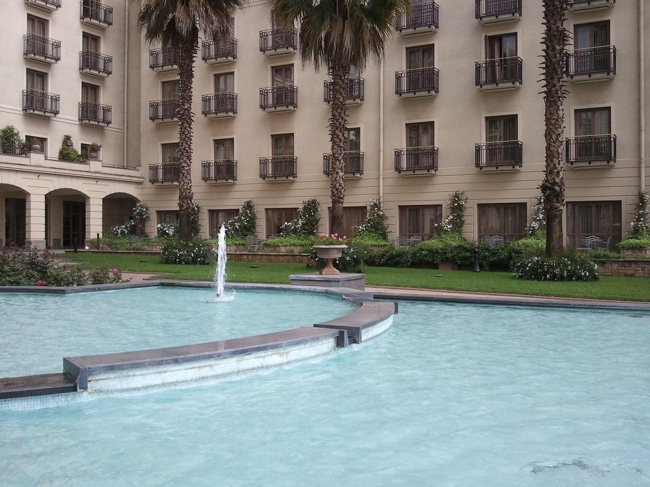 5. 南宁泳池美景