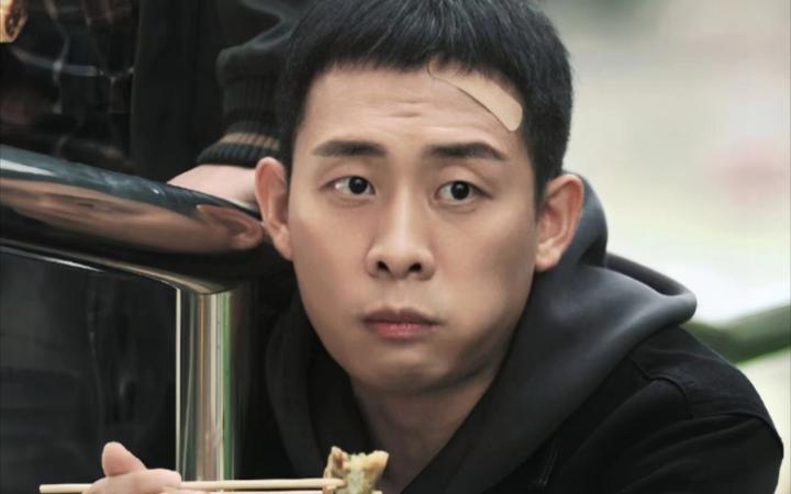 他是3大丑男之一被称驴脸10年跑龙套靠一句台词斩获大奖人生还有一种