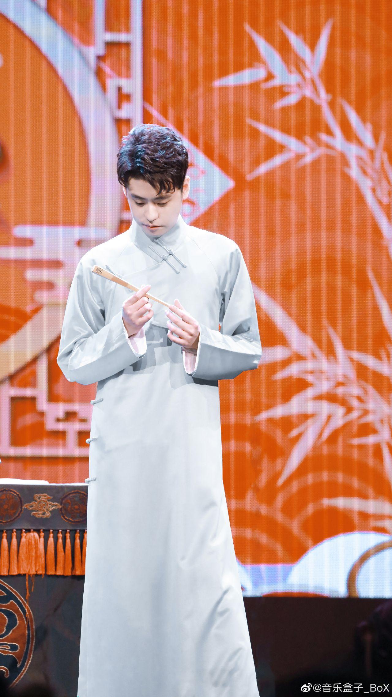 张云雷为啥穿大褂有民国贵公子的感觉? - 知乎