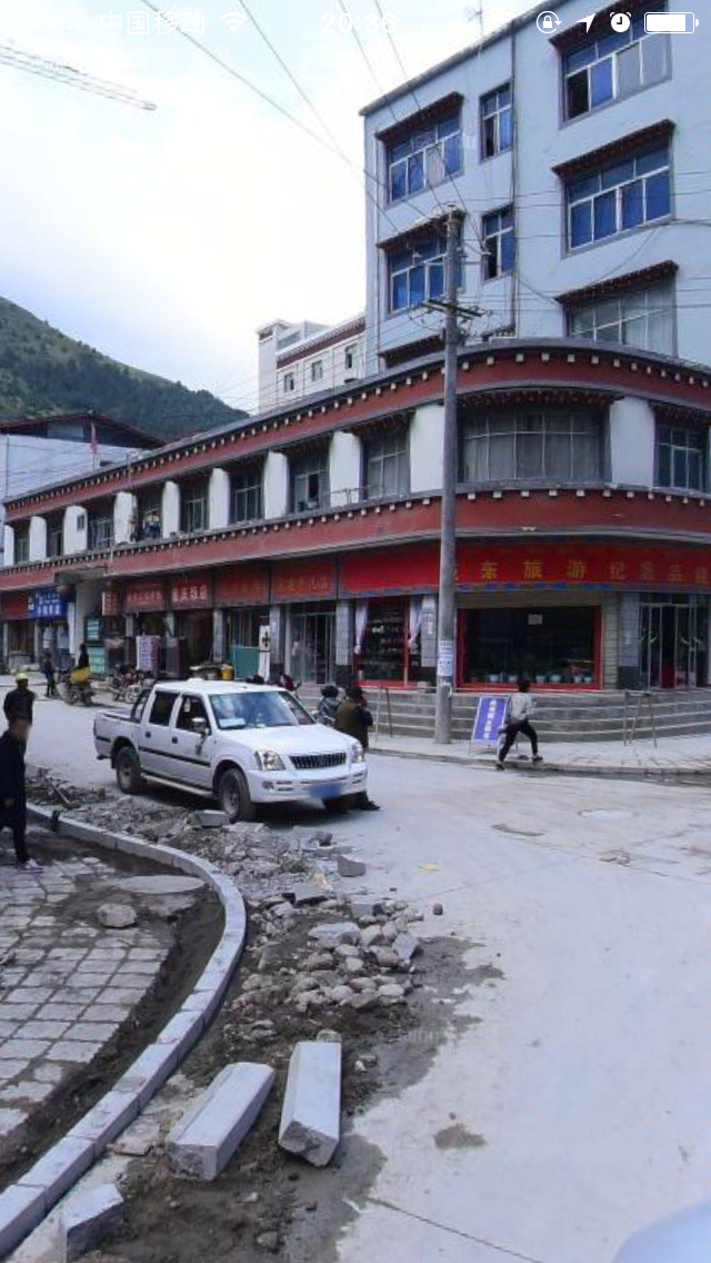 距离洞朗地区一个小时的亚东县城长什么样子?