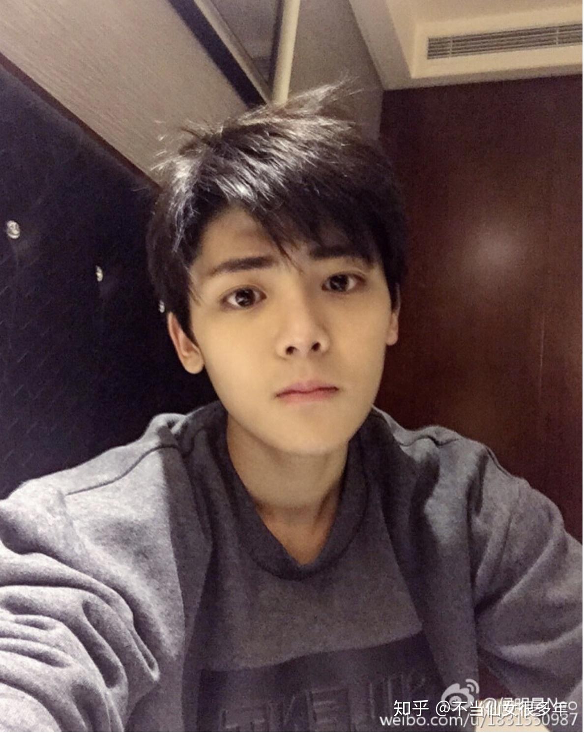 如何评价侯明昊的颜值?-侯明昊人品怎么样