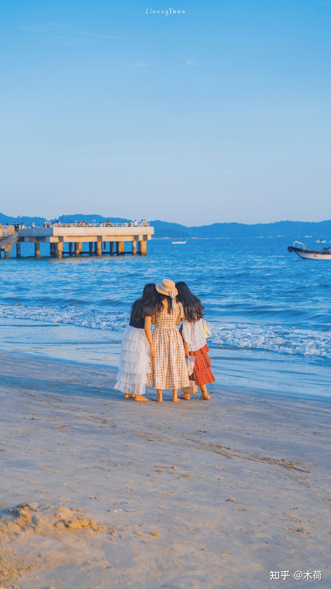 求闺蜜壁纸,最好是那种两个人的背影或者一起奔跑的,色调是那种不太亮