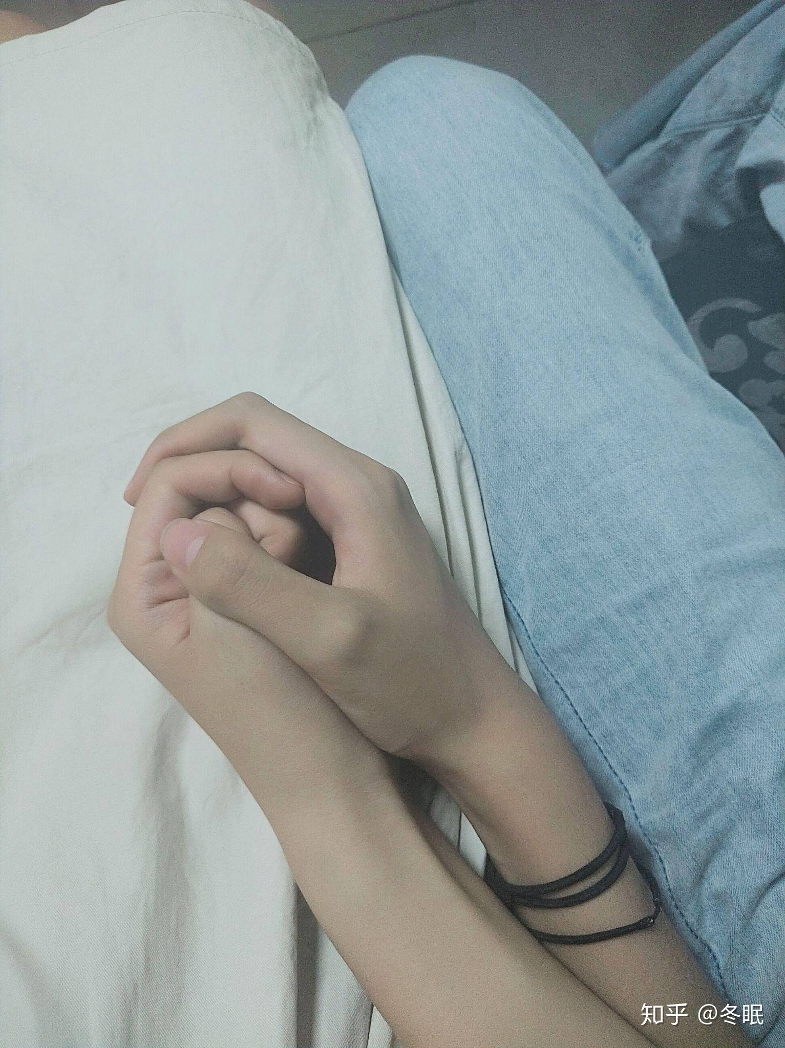 本人男生,怎么假装有男朋友,想求一张牵手照片或者依稀可见背影的照片