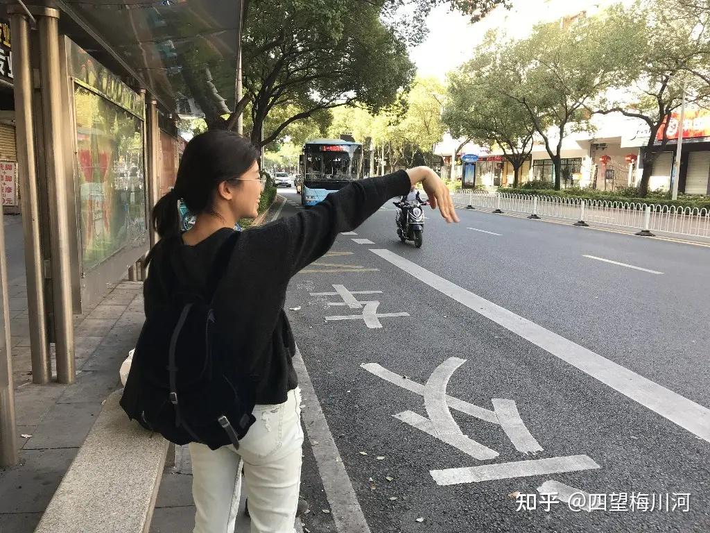 杭州即將上線招手停公交車如何全面看待招手停公交的利弊之處