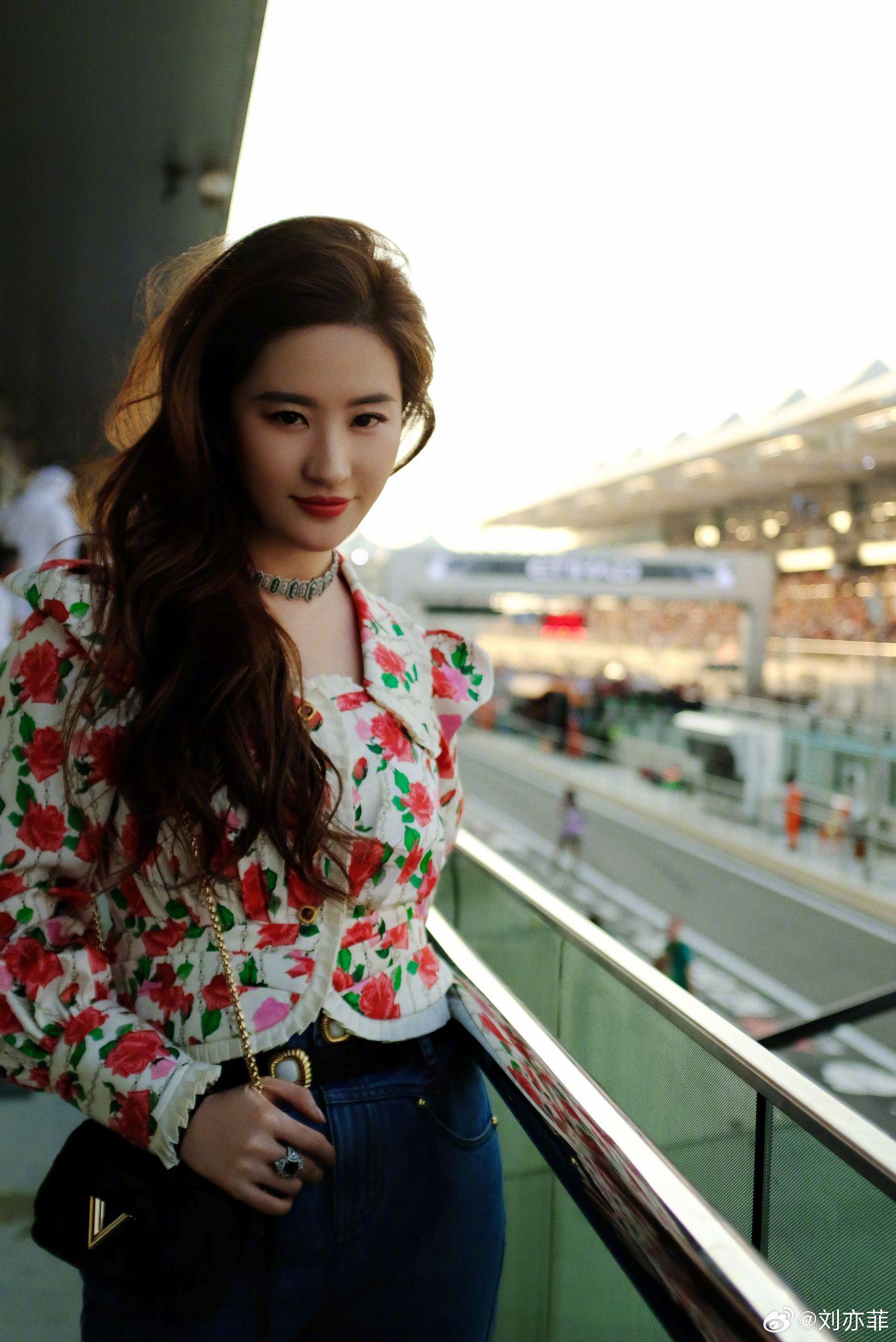 刘亦菲的照片怎么越来越像赵露思了?