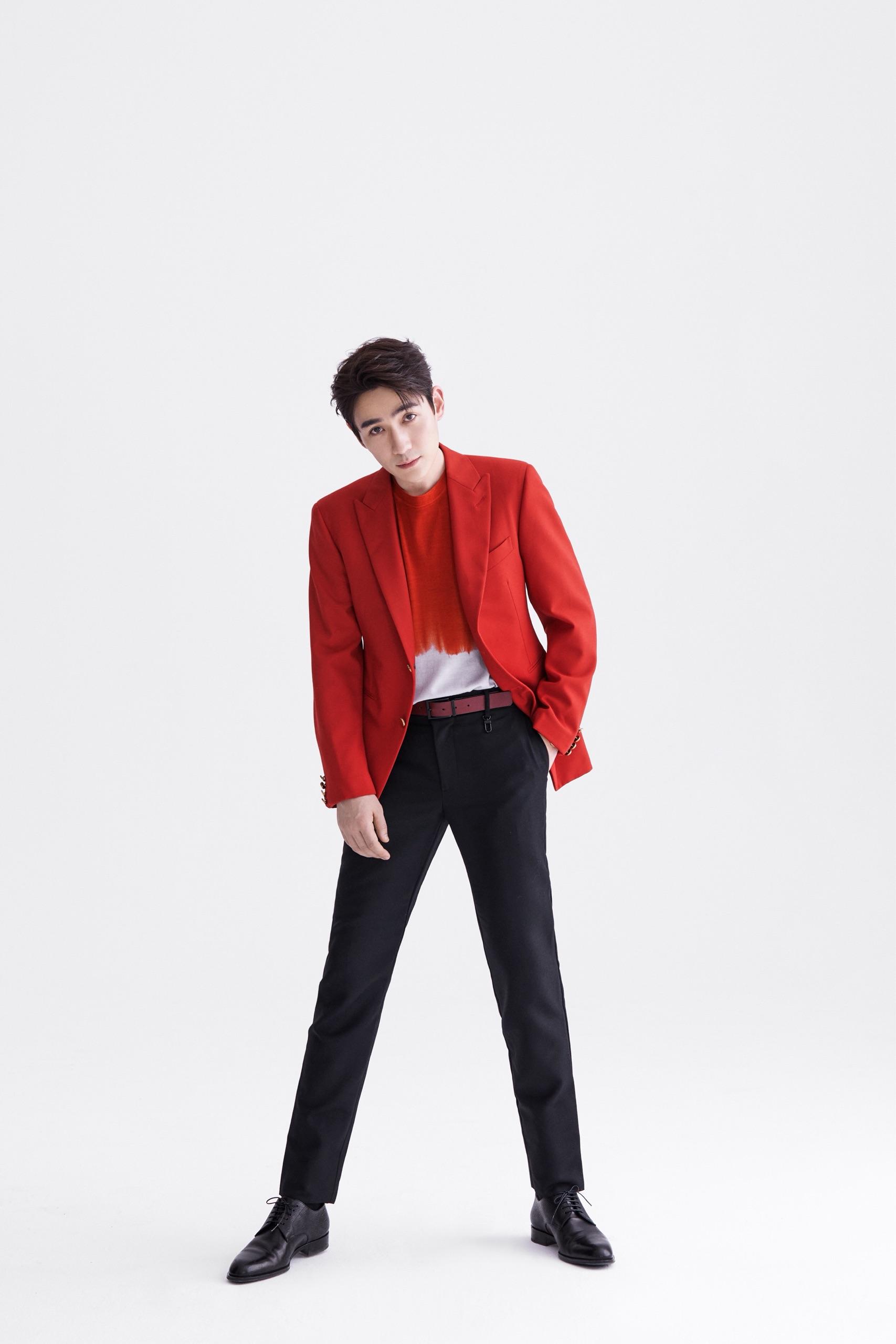 有没有集美分享朱一龙的全身照的图片? - 知乎