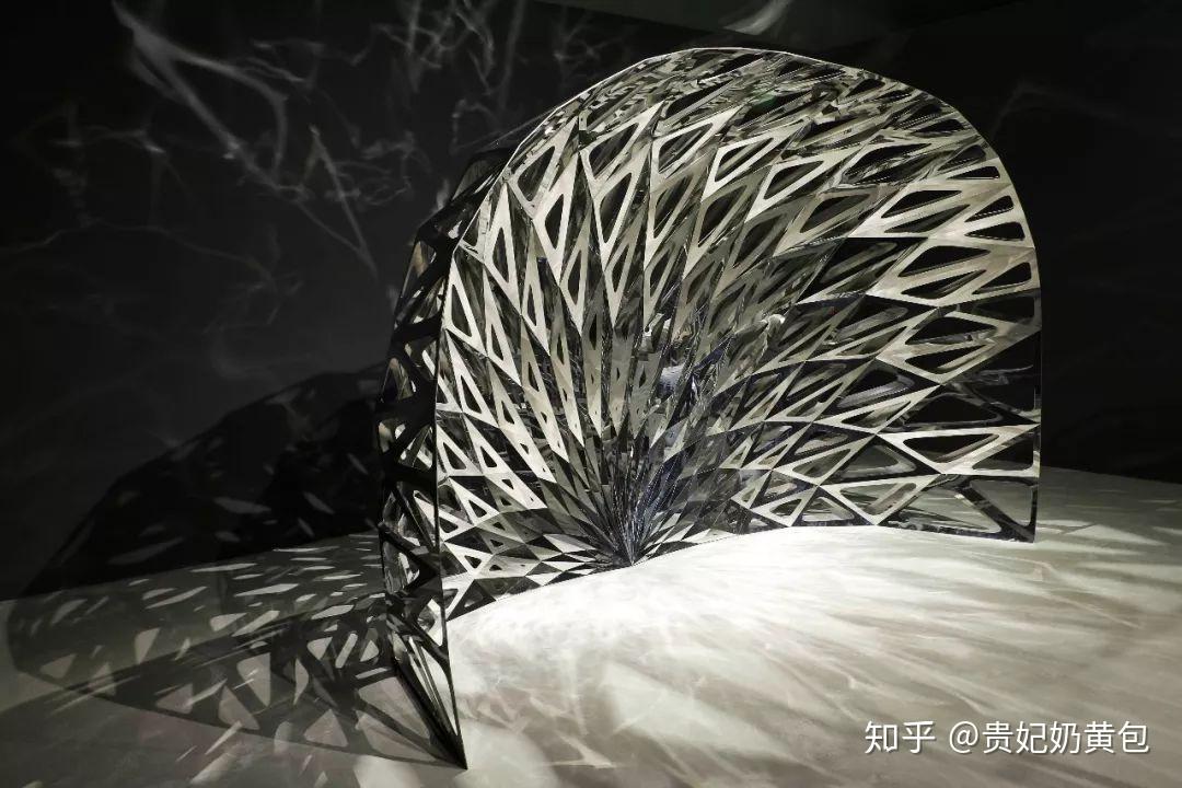 独立数字艺术家张周捷 -- “量体制椅”的时代，来了。 - 知乎