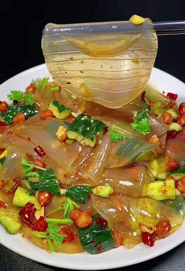 天气太热,山药小粉皮像我这样凉拌,下酒又下饭,真是太好吃啦