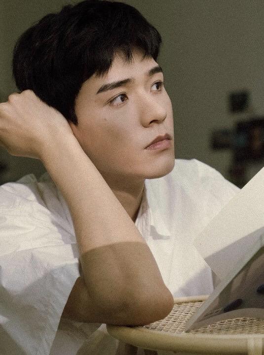 你们见过最好看的男生眉眼长什么样?