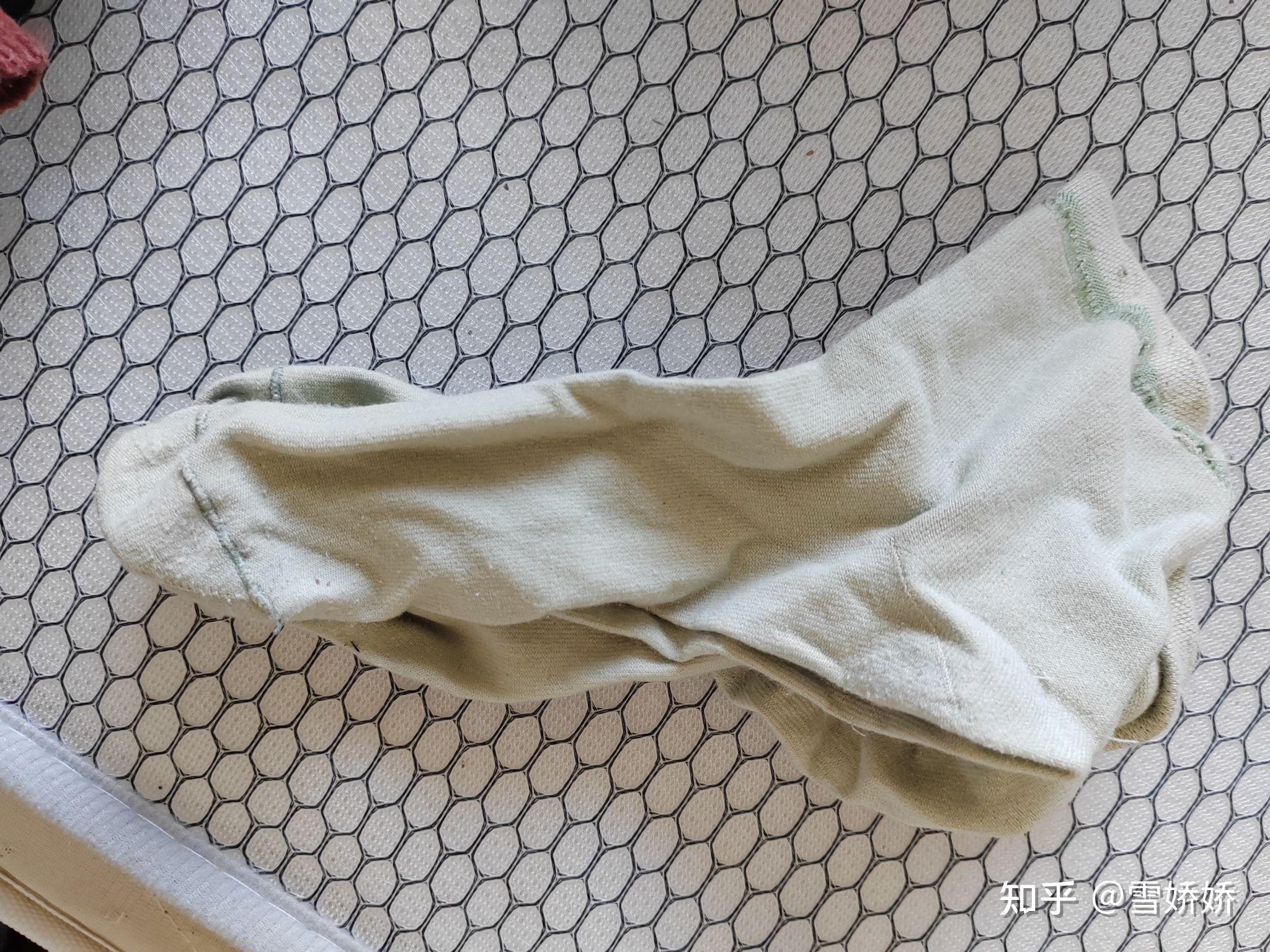 为什么女生的白袜子穿不脏