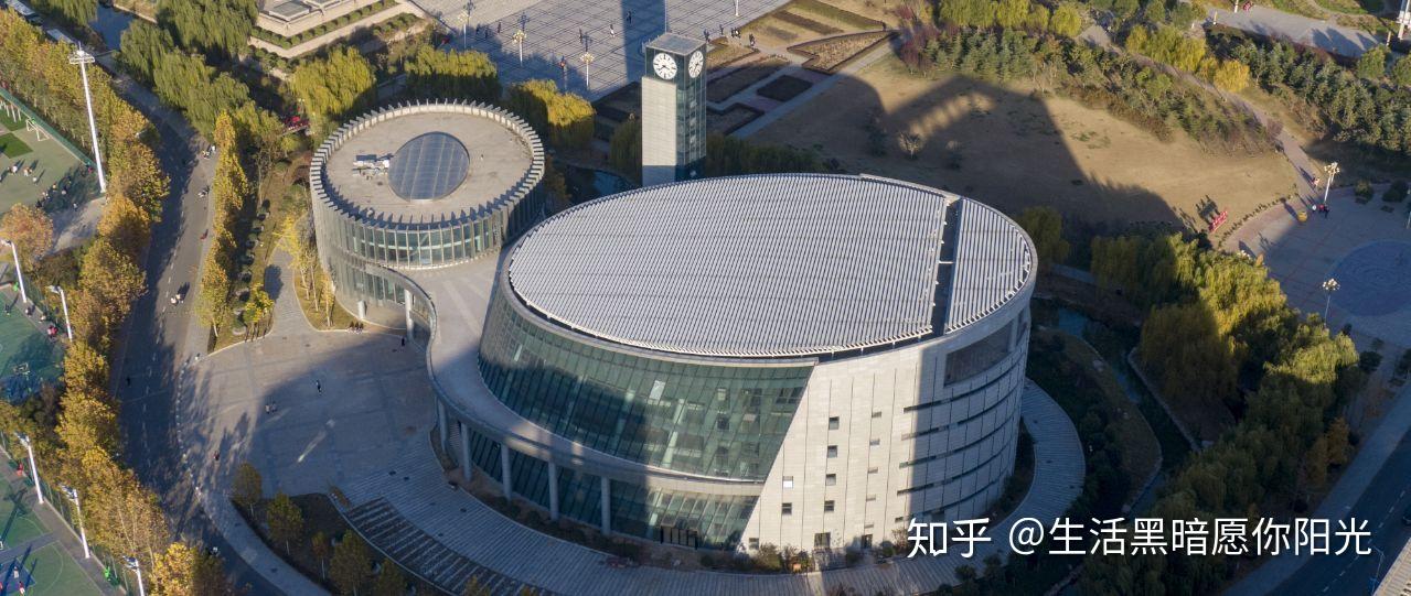 河南财政金融学院专科毕业证书图片（河南金融学院(原河南教育学院)龙子湖校区和校区财务主任黄国波）