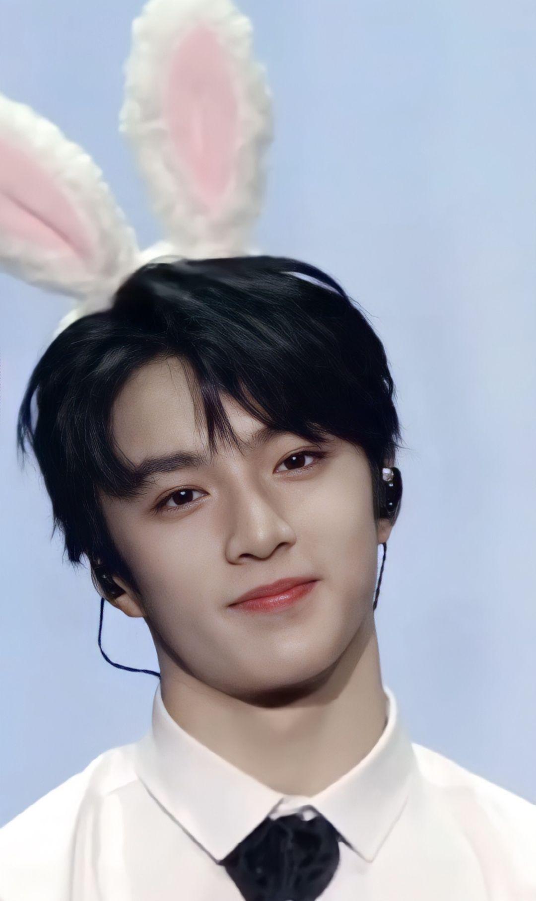 有没有真人的帅哥美女的图片可以做卡贴的?