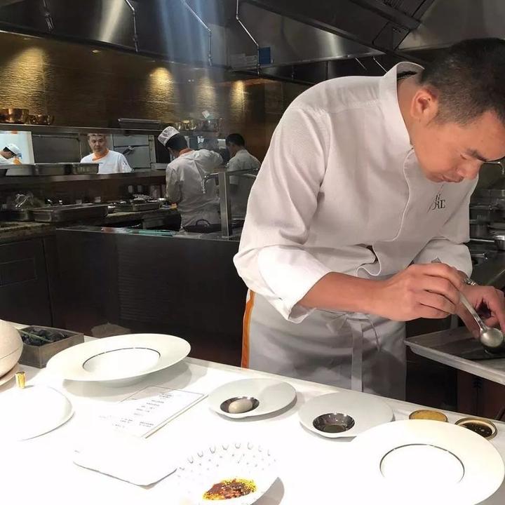 在澳门永利初见成都廊桥,看江振诚将川菜化繁为简 - 知乎