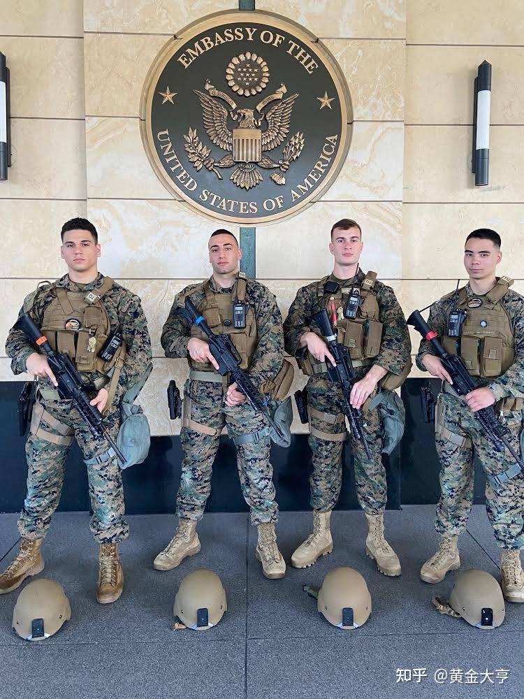 美国海军陆战队在外国使领馆穿军装吗