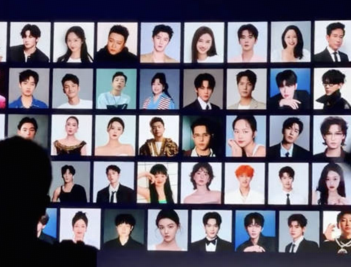 陈哲远、曾舜晞等百位演员入驻爱奇艺 AI 艺人库，明知可能分走自己饭碗，演员们为何还要入场？