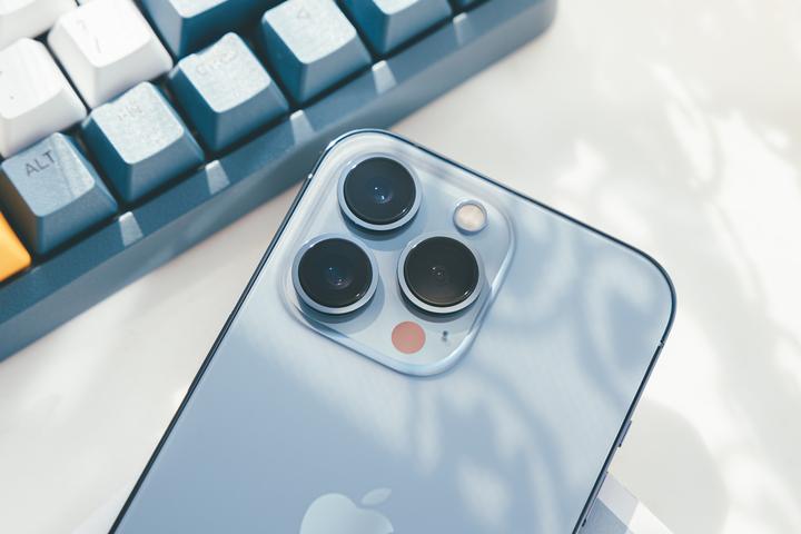 iPhone 13 Pro远峰蓝上手开箱，附壳、充电器、MagSafe配件购买建议- 知乎
