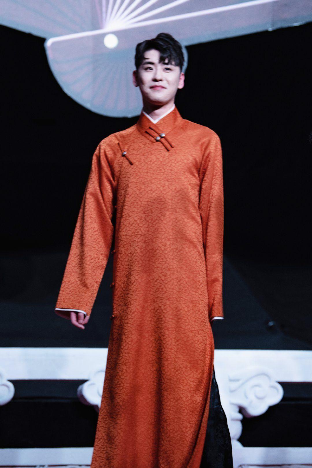 姐妹们最喜欢的张云雷的大褂是哪一件? - 知乎