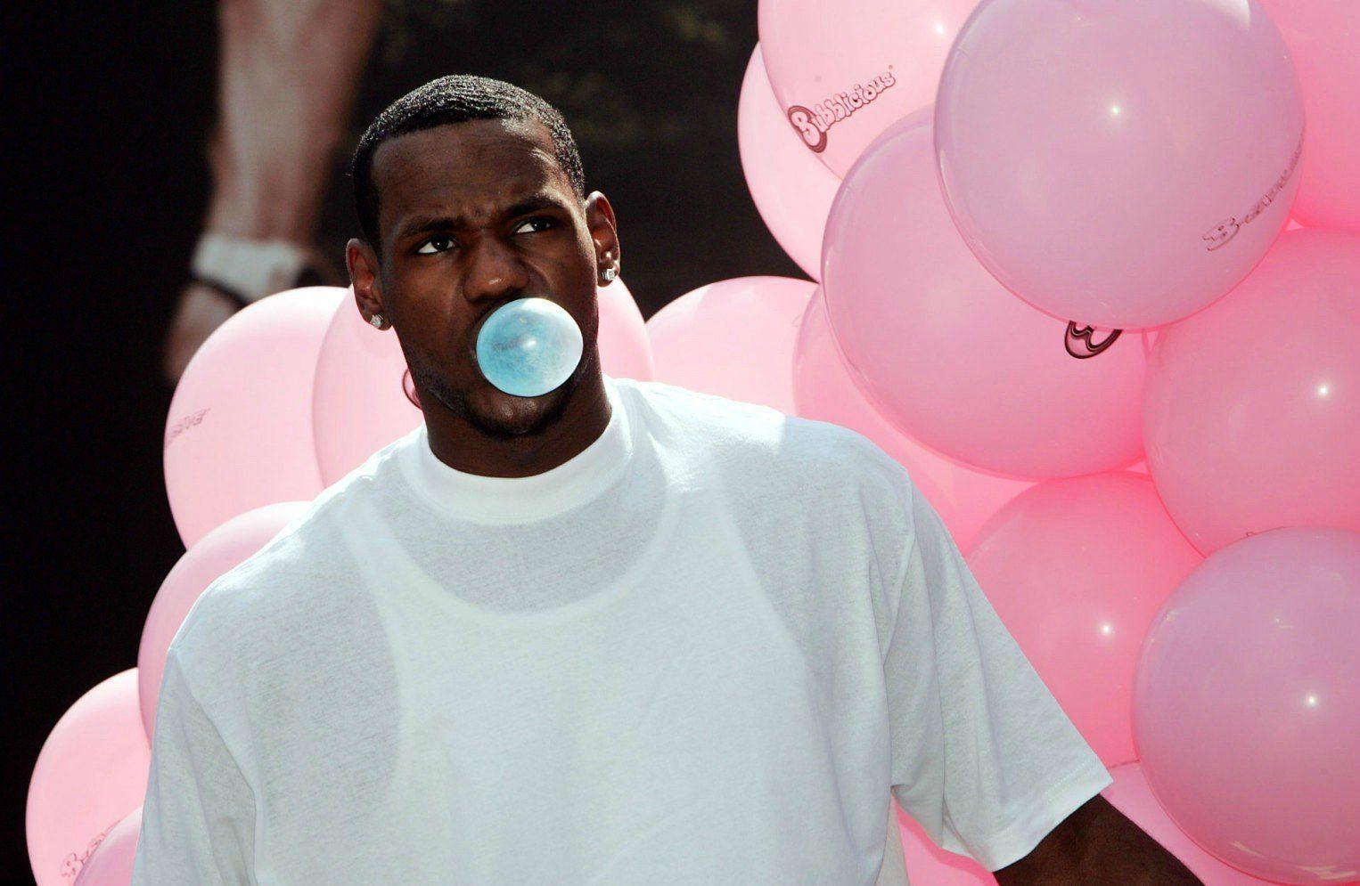 有没有勒布朗詹姆斯的高清头像或者壁纸帅一些的