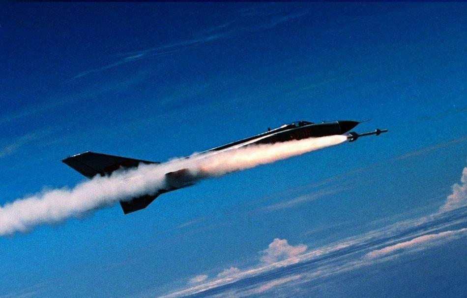 飞机上发射导弹有后坐力吗