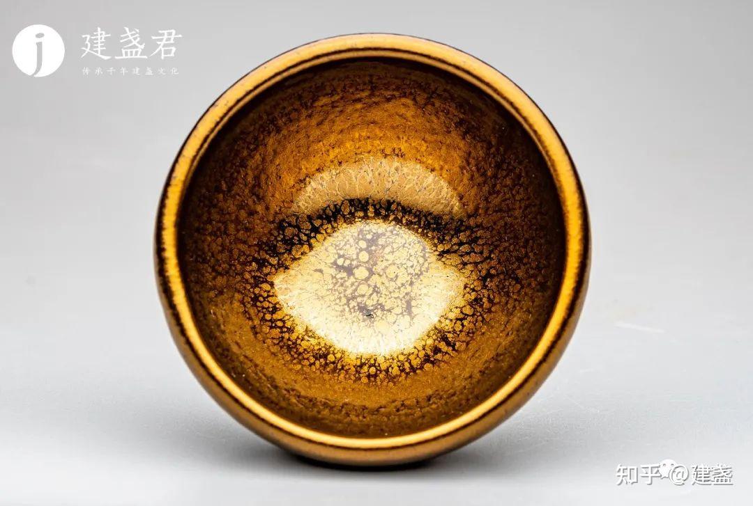 建盏非遗传承人黄美金作品欣赏——金油滴建盏三大特色- 知乎