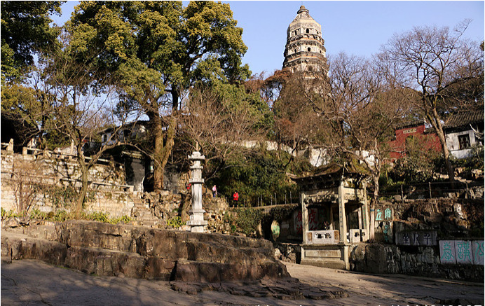 苏州虎丘:千人坐摩崖石刻