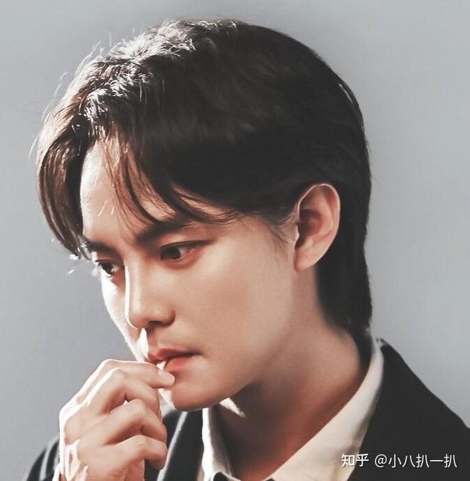 到底什么样的男生是现下争议的女性化的男生
