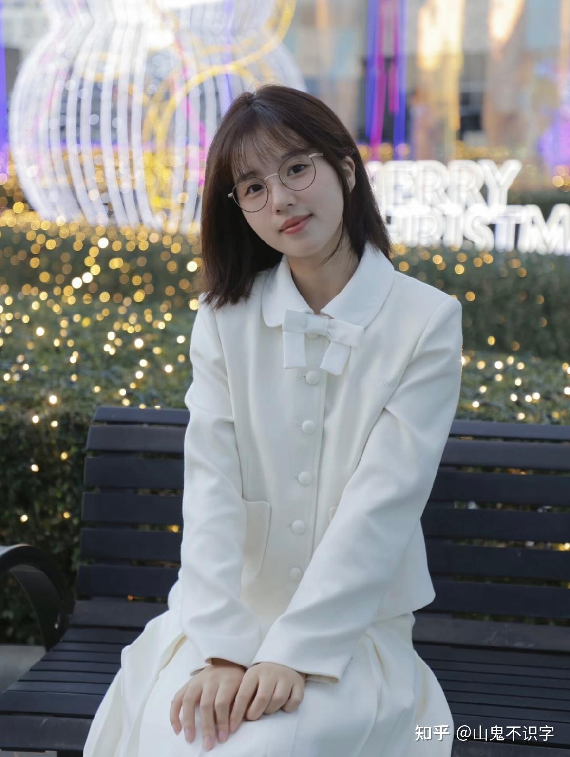 在校女大学生如何才能穿得合适漂亮乃至有气质呢?