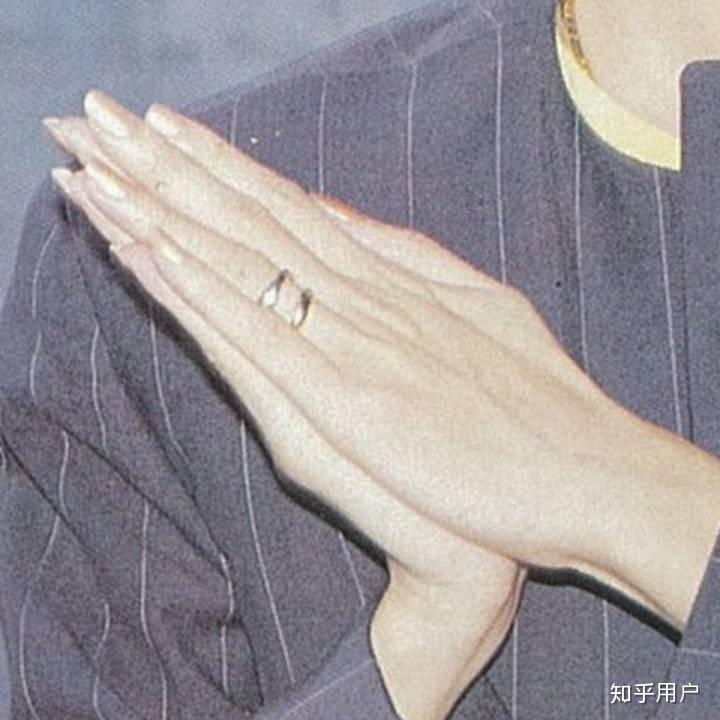 你们收藏了哪些有梅艳芳她的手的照片? - 知乎