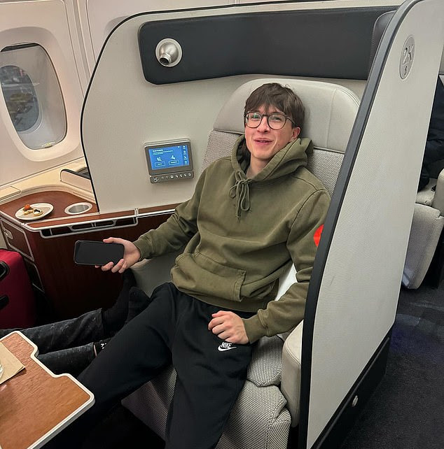 好莱坞影星马克·沃尔伯格为长子庆生,晒旧照感慨时光飞逝