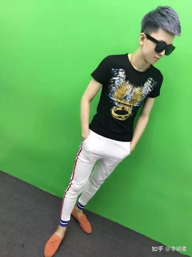 为什么有人喜欢紧的勒蛋蛋的紧身裤豆豆鞋