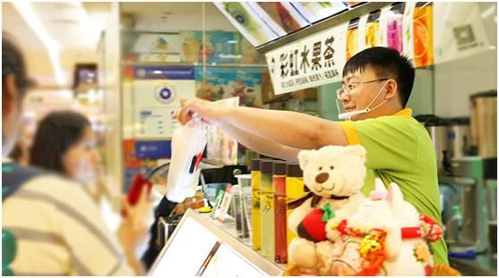 90后海归看了一圈711淘宝京东便利店后为何选择加盟奶茶店一加盟直播