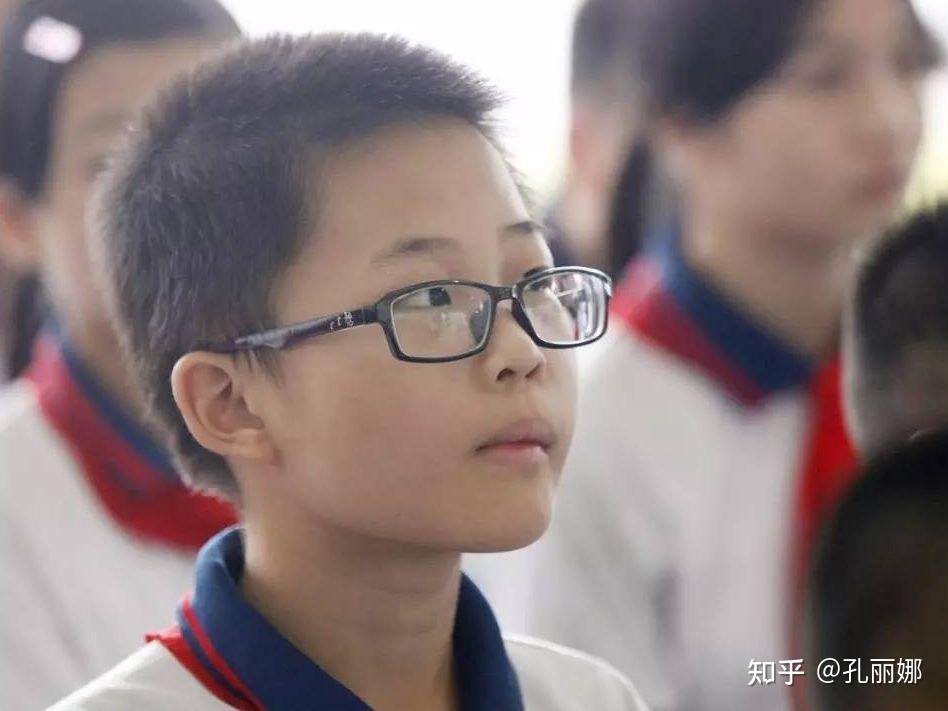 小孩8岁近视100多度要不要戴眼镜